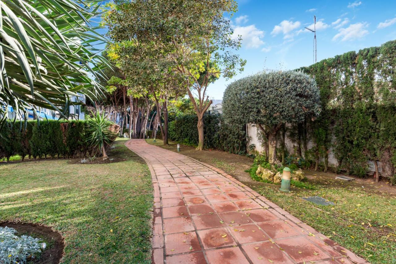 Modern Apartment - 2 Bedrooms, Beachside - Puerto Banus Marbella Exterior foto